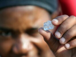 Diamond is discovered in South Africa