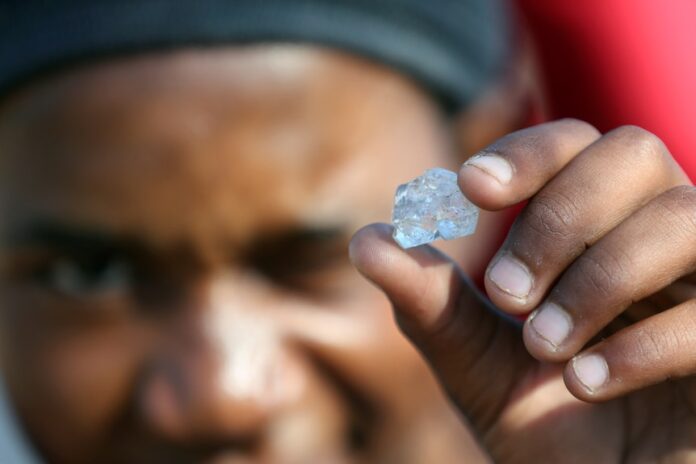 Diamond is discovered in South Africa